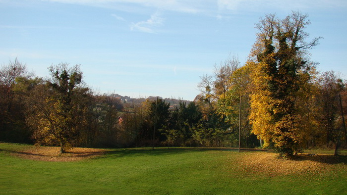 Golf klub
              Mokrice (uz dvorac)